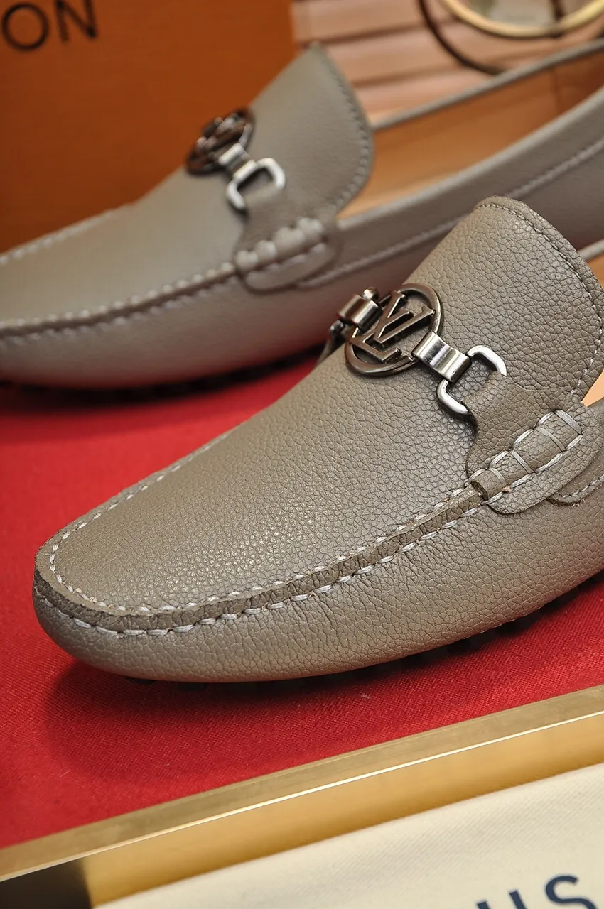 Men's men's shoes 💰420💶 [LV Doudou shoes] (water-dyed cowhide lining) new model is on the market, available on the official website. The new Doudou shoes are processed into single-color materials, and the uppers are made of imported horsehide leather. The body of the shoe is fully hemmed with mark thread, and is lined with imported original cowhide leather. The elegant shoe shape is super suitable for all-matching, and the size is 38-44.